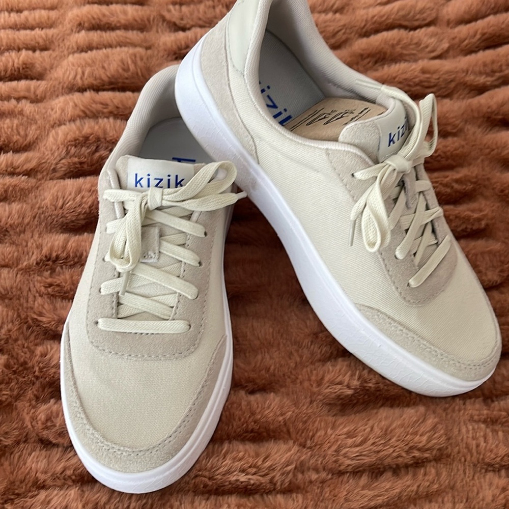 1 inch sole. No tying, no pulling, no heal crushing slip on shoe.